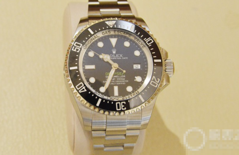 西单商场亨吉利世界名表中心新到了一只劳力士蓝黑盘鬼王